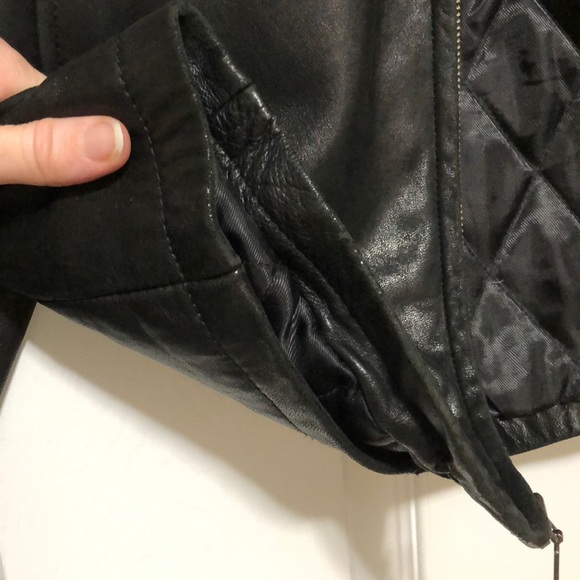 CLOSET CLEAN OUT. ACCEPTING ANY OFFER!
Men’s Bostonharbour leather jacket Medium - Picture 5 of 15